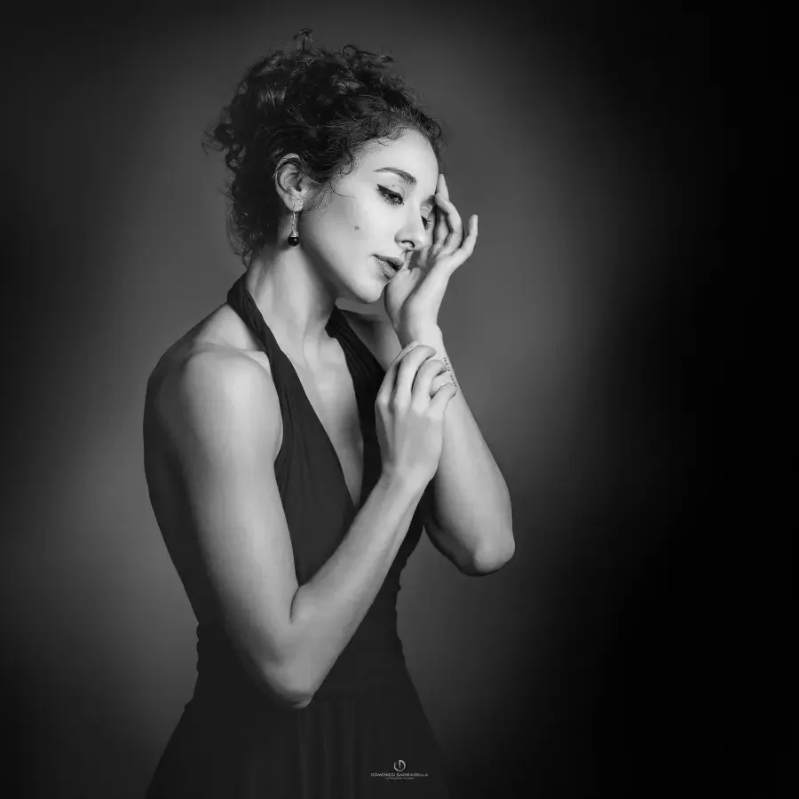 Fotografia boudoir su uno dei set dello studio a Milano