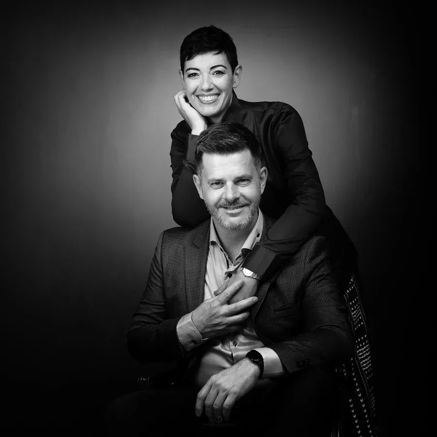 ritratto di famiglia in bianco e nero, studio fotografico Milano